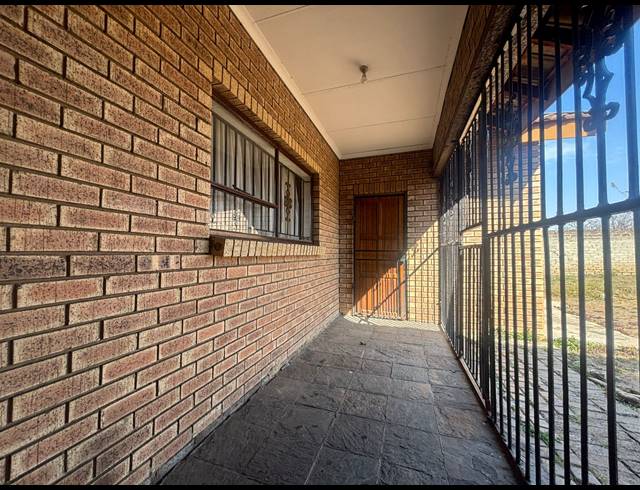 5 BEDROOM HOUSE FOR SALE IN BEDWORTH PARK
